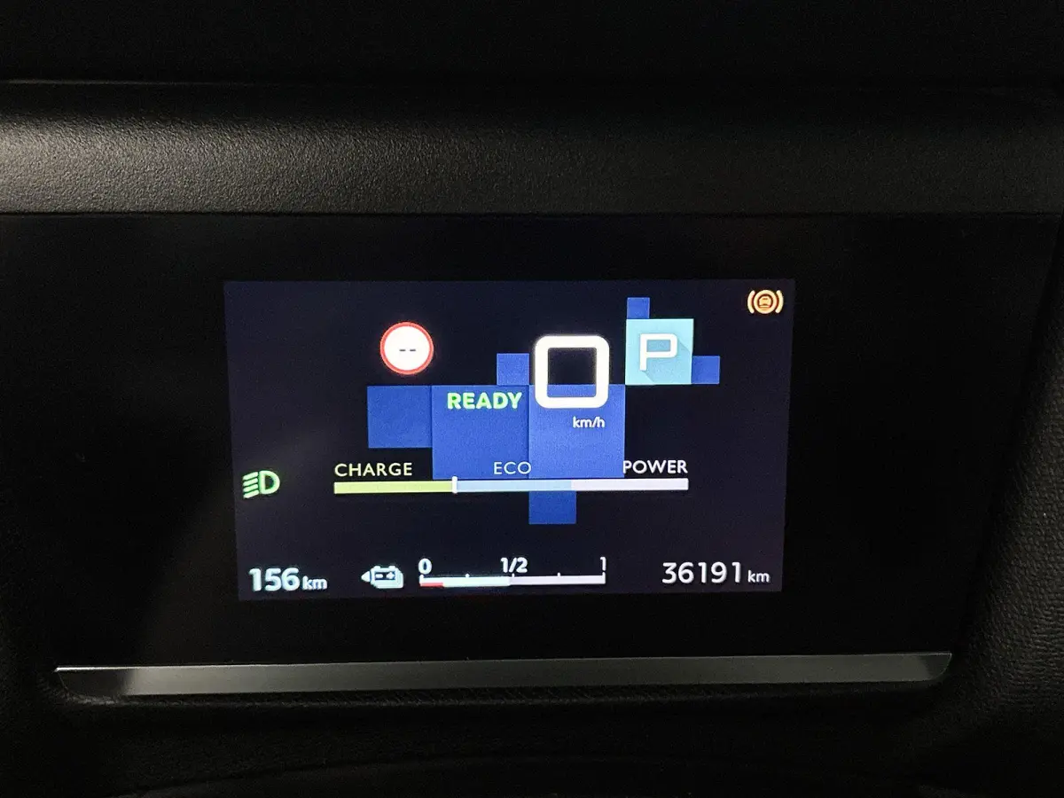 You 50 kWh 136pk | Accu 98% | Navigatie via Apple Carplay / Android Auto | Climate Control | Cruise Control | Parkeersensoren | Led koplampen | DAB+ radio | Armsteun | Stof/kunstleder | Voll