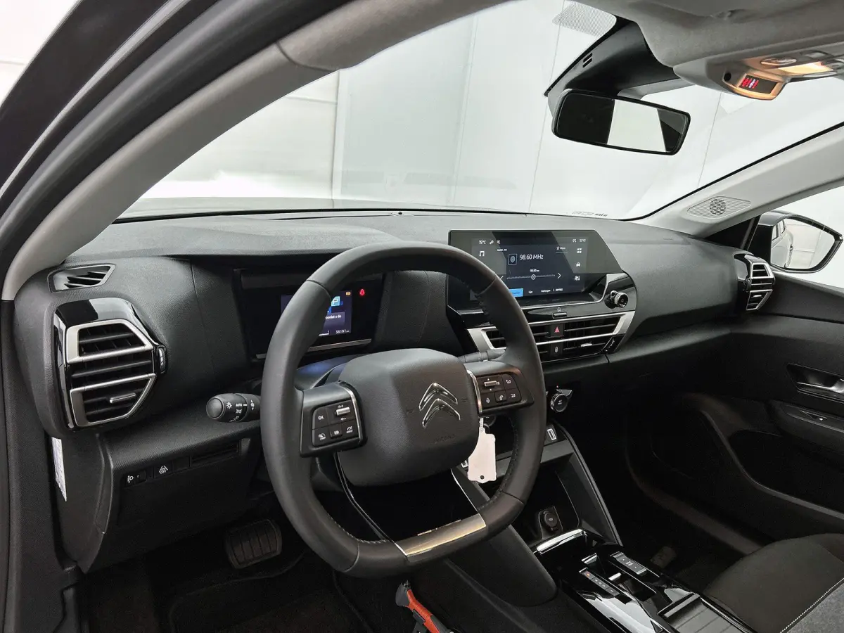 You 50 kWh 136pk | Accu 98% | Navigatie via Apple Carplay / Android Auto | Climate Control | Cruise Control | Parkeersensoren | Led koplampen | DAB+ radio | Armsteun | Stof/kunstleder | Voll