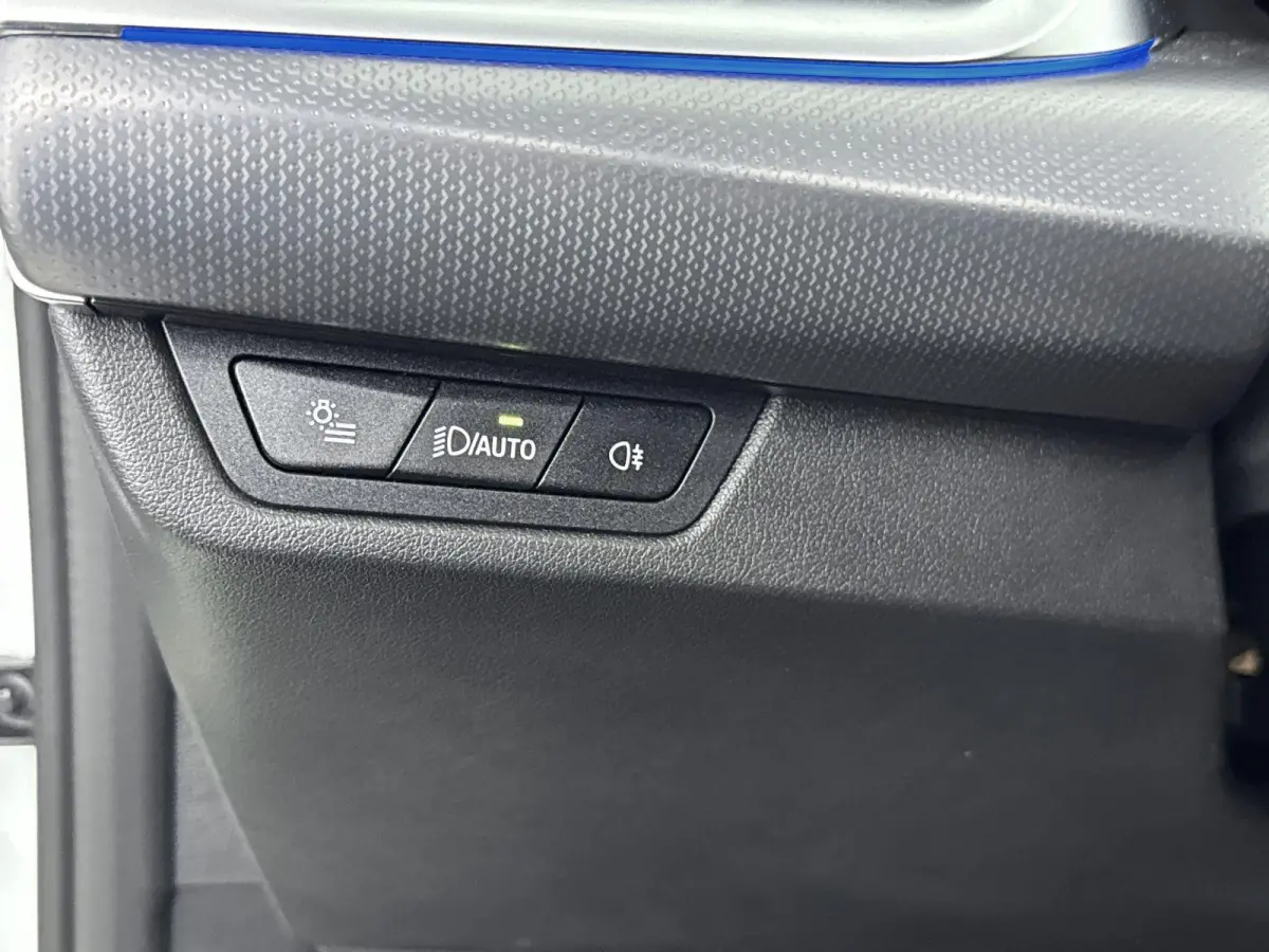 xDrive25e | M-pakket | PANO | Head-up display | 360 Camera | Lane Assist | Blindspot | Stoelverwarming | Lederen bekleding | Keyless | Carplay |
