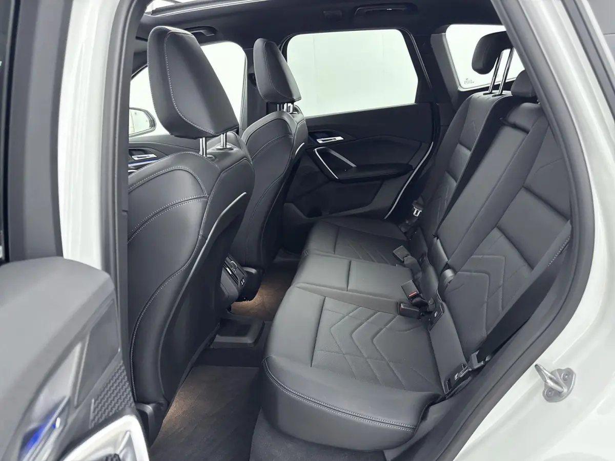 xDrive25e | M-pakket | PANO | Head-up display | 360 Camera | Lane Assist | Blindspot | Stoelverwarming | Lederen bekleding | Keyless | Carplay |