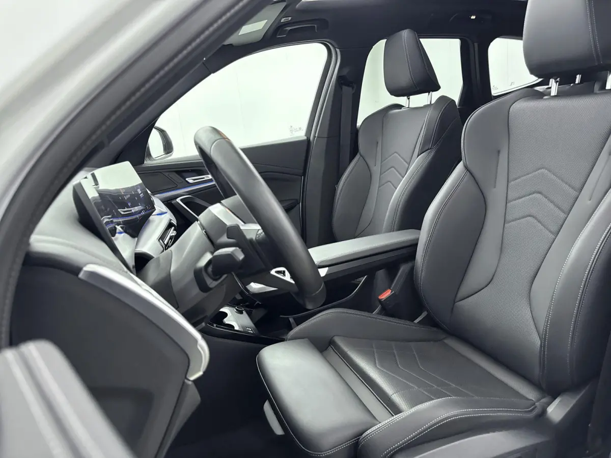 xDrive25e | M-pakket | PANO | Head-up display | 360 Camera | Lane Assist | Blindspot | Stoelverwarming | Lederen bekleding | Keyless | Carplay |