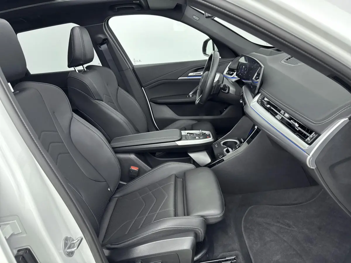 xDrive25e | M-pakket | PANO | Head-up display | 360 Camera | Lane Assist | Blindspot | Stoelverwarming | Lederen bekleding | Keyless | Carplay |
