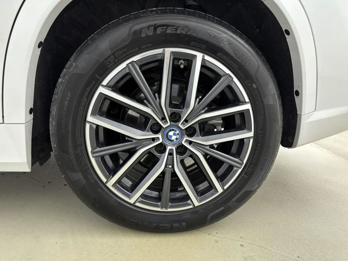xDrive25e | M-pakket | PANO | Head-up display | 360 Camera | Lane Assist | Blindspot | Stoelverwarming | Lederen bekleding | Keyless | Carplay |