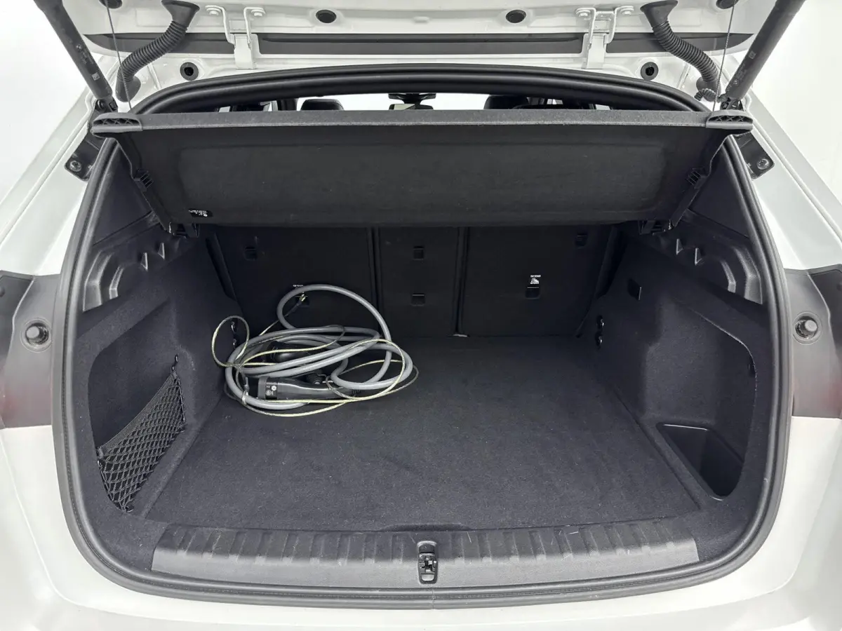 xDrive25e | M-pakket | PANO | Head-up display | 360 Camera | Lane Assist | Blindspot | Stoelverwarming | Lederen bekleding | Keyless | Carplay |