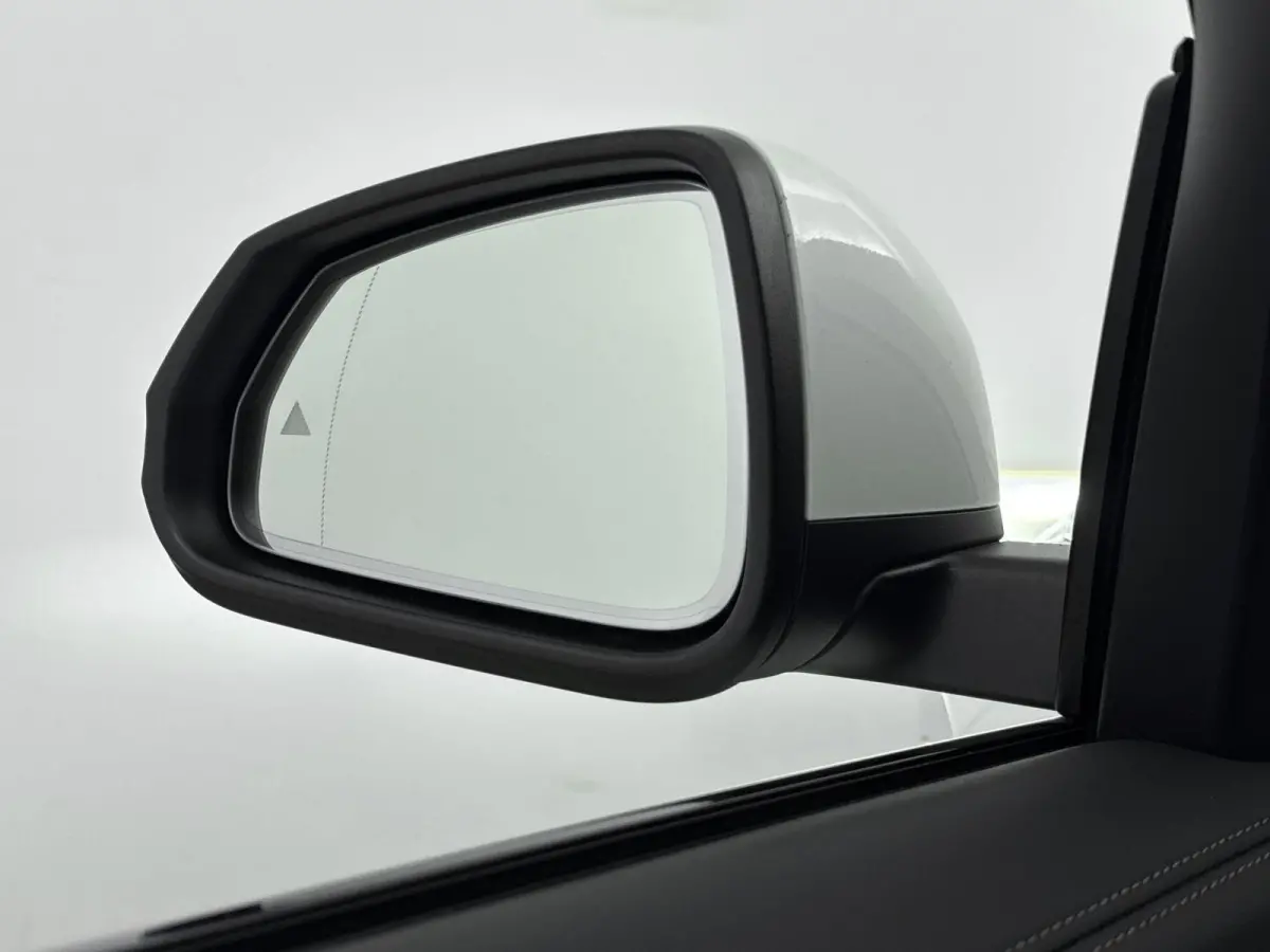 xDrive25e | M-pakket | PANO | Head-up display | 360 Camera | Lane Assist | Blindspot | Stoelverwarming | Lederen bekleding | Keyless | Carplay |