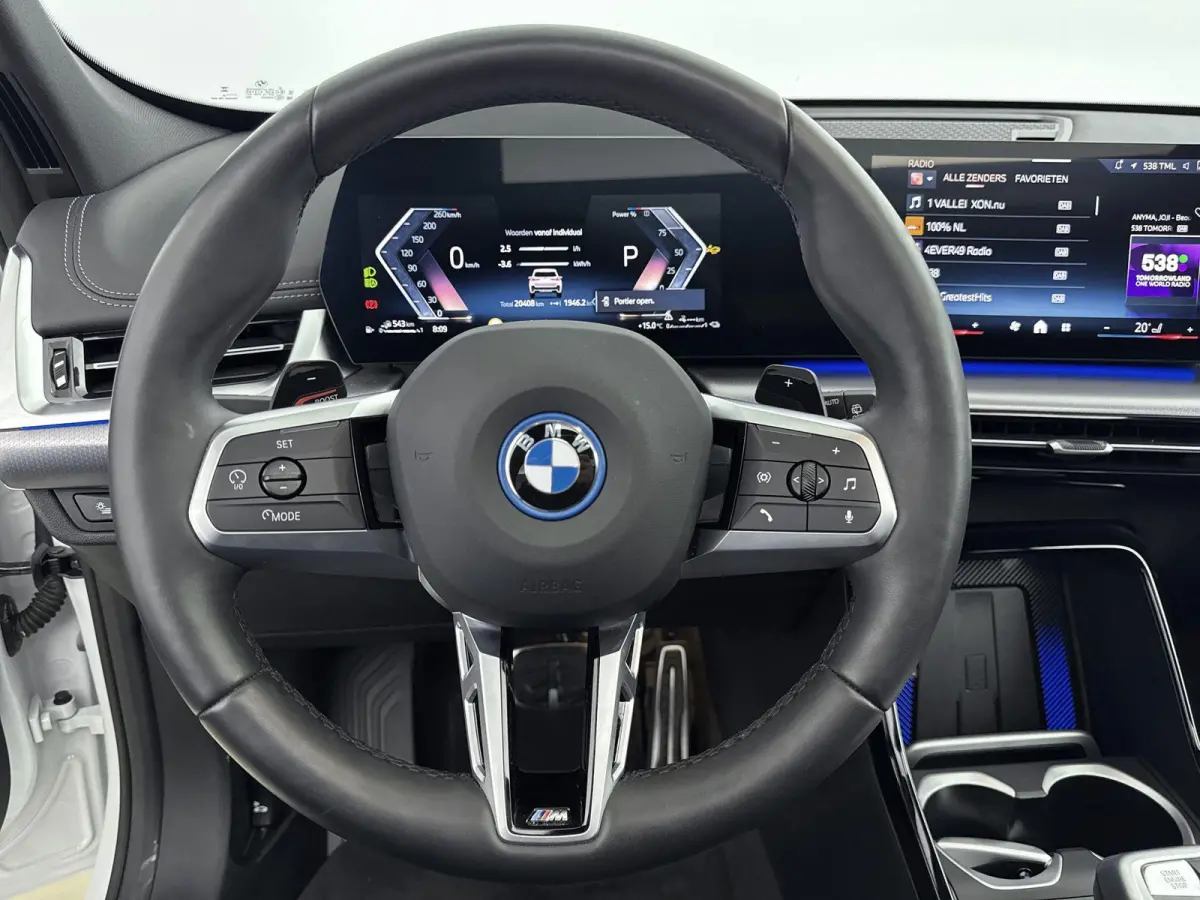 xDrive25e | M-pakket | PANO | Head-up display | 360 Camera | Lane Assist | Blindspot | Stoelverwarming | Lederen bekleding | Keyless | Carplay |