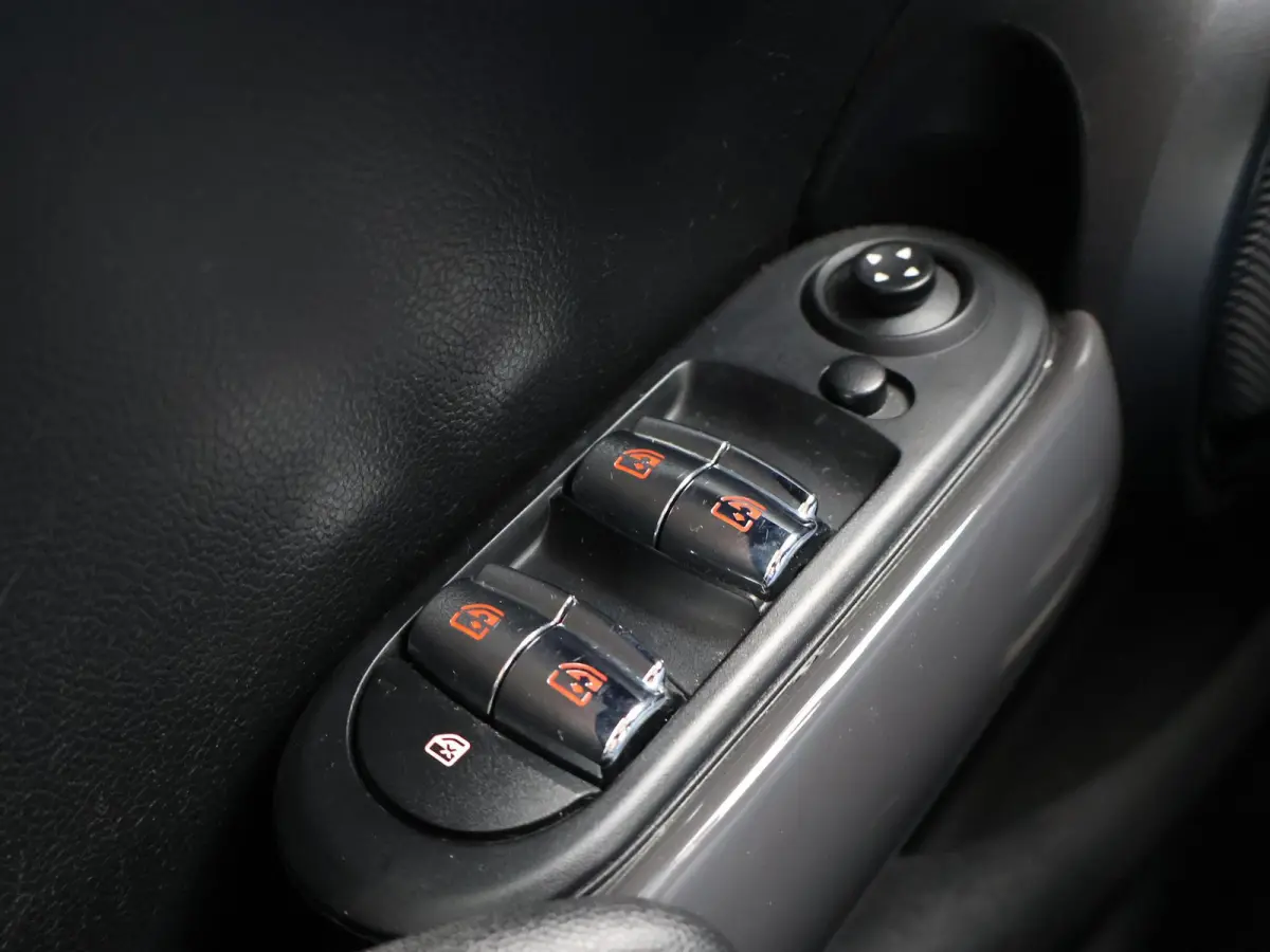 1.5 136 PK COOPER TWO-TONE *BLAZING RED* + CLIMATE CONTROL | LMV