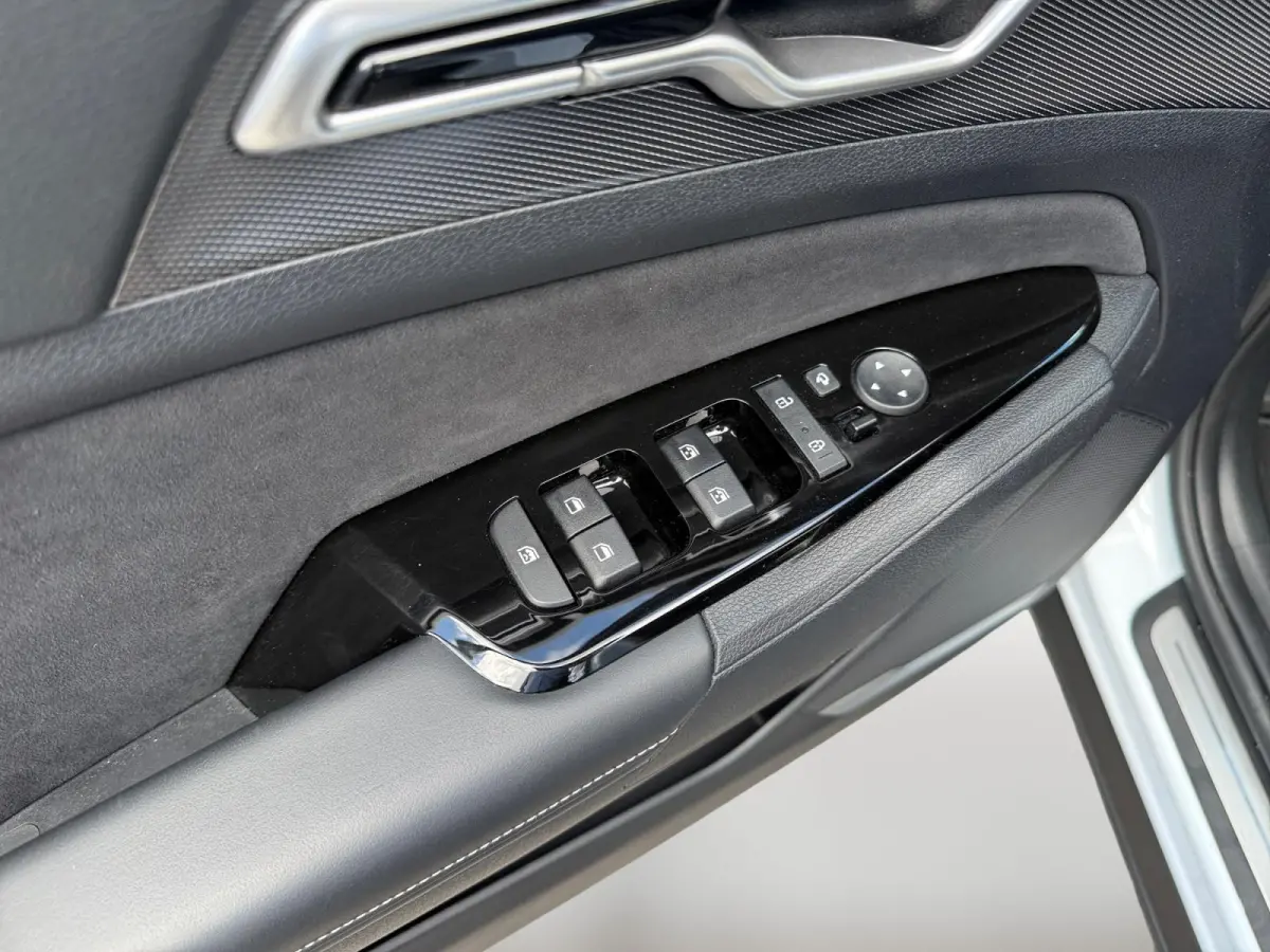 1.6 T-GDi Plug-in Hybrid AWD GT-Line Dealer onderhouden| Resterende fabrieksgarantie | Stoelverwarming + stuurverwarming | Schuifkanteldak |