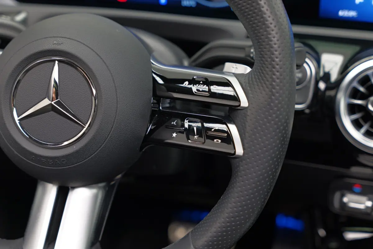 A200 AMG Line |Pano|AlpineGrau|Ambient|