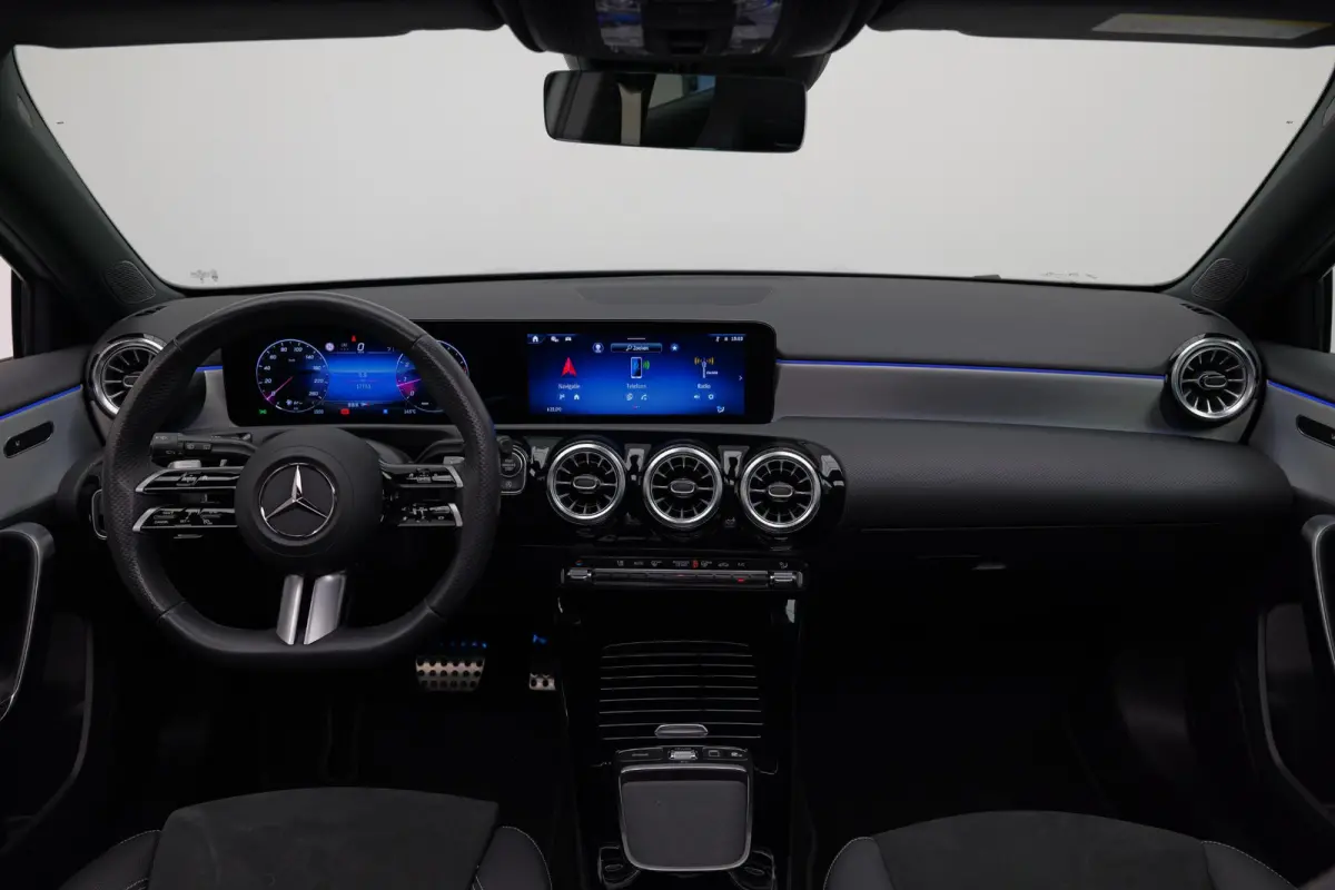A200 AMG Line |Pano|AlpineGrau|Ambient|