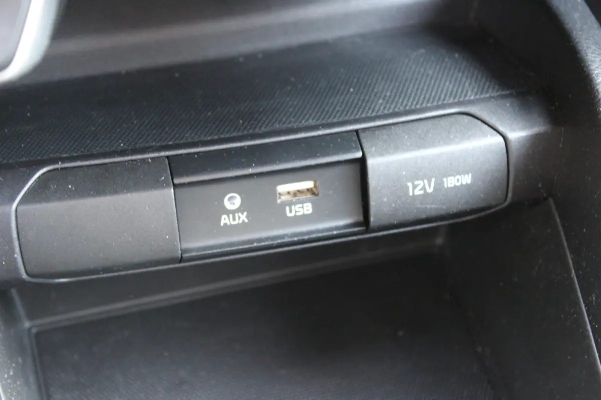 1.0 T-GDi DynamicLine//Camera//Carplay!!