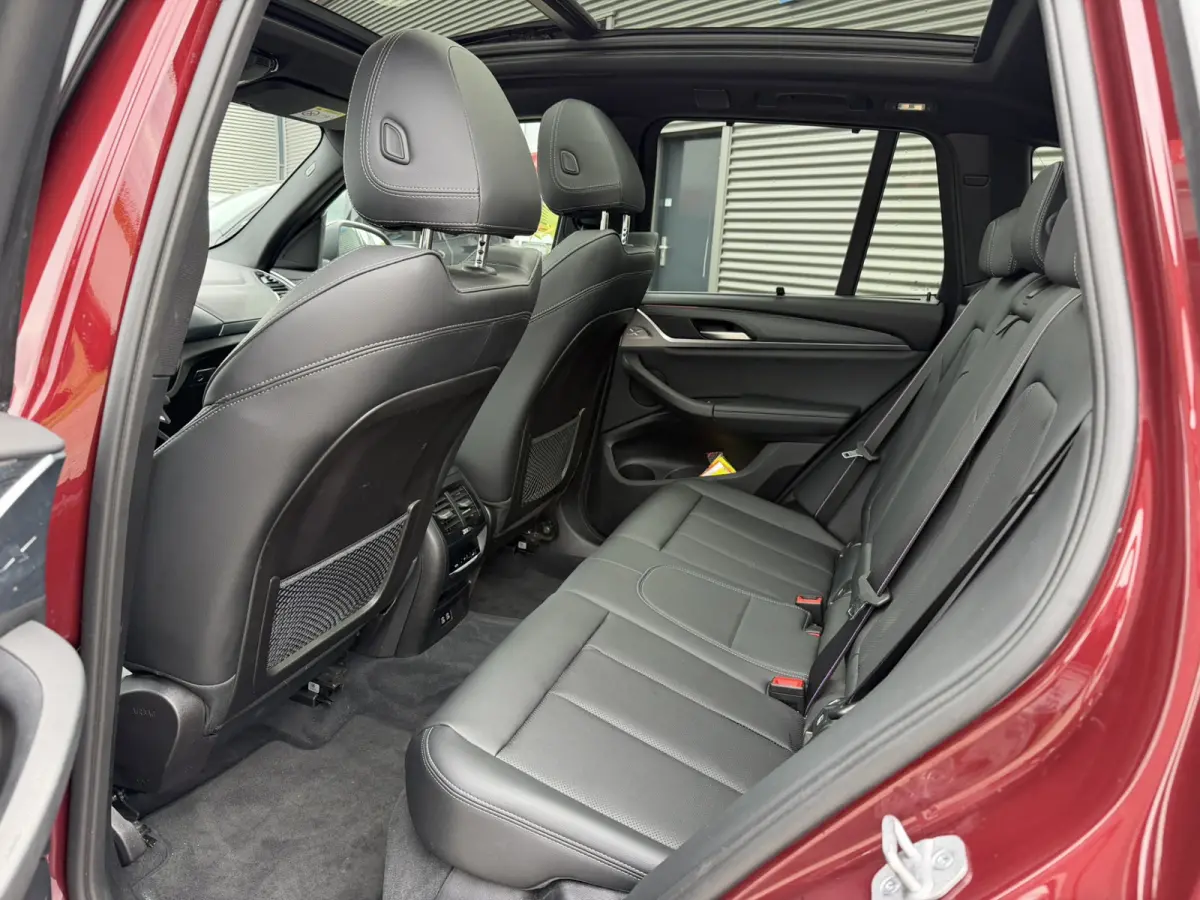xDrive30e High Executive M Sport Panoramadak Achteruitrijcamera Keyless Entry Carplay Stuurwielverwarming