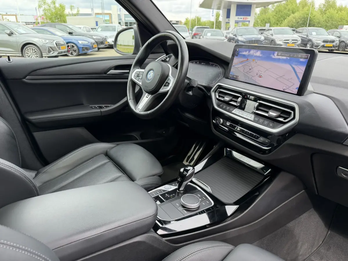 xDrive30e High Executive M Sport Panoramadak Achteruitrijcamera Keyless Entry Carplay Stuurwielverwarming