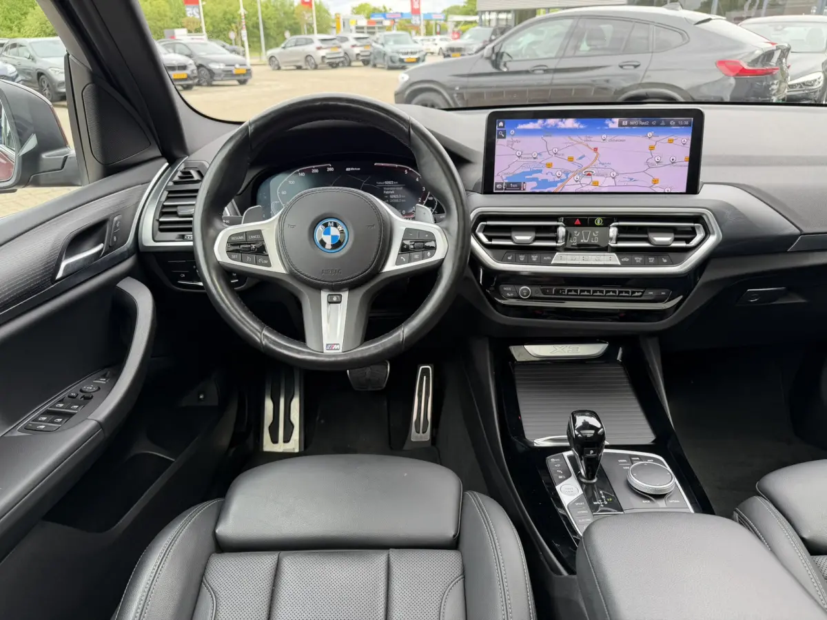 xDrive30e High Executive M Sport Panoramadak Achteruitrijcamera Keyless Entry Carplay Stuurwielverwarming