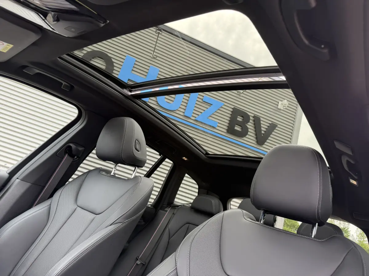 xDrive30e High Executive M Sport Panoramadak Achteruitrijcamera Keyless Entry Carplay Stuurwielverwarming