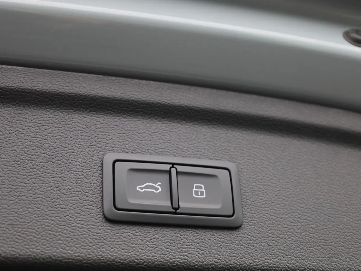40 TFSI e Advanced edition | Automaat | navigatie | Airco | Stoelverwarming |