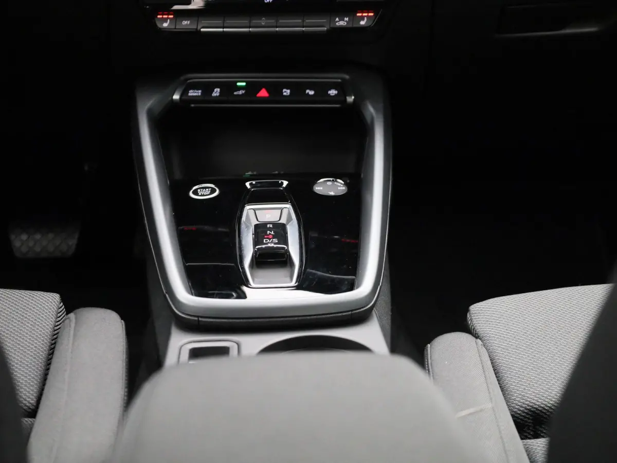 40 TFSI e Advanced edition | Automaat | navigatie | Airco | Stoelverwarming |