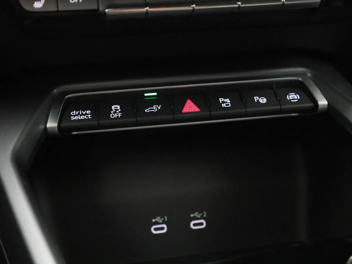 40 TFSI e Advanced edition | Automaat | navigatie | Airco | Stoelverwarming |