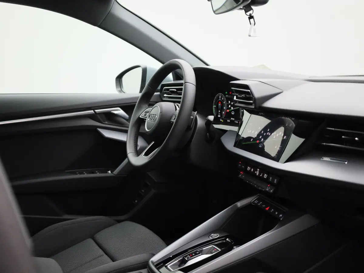 40 TFSI e Advanced edition 204 PK l Adaptive cruise control l Climate control l Achteruitrijcamera l Navigatie l LED-koplampen l Trekhaak l Elektr. instel. bestuurd.stoel l Stoelverwarming