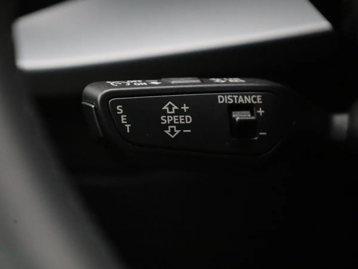40 TFSI e Advanced edition 204 PK l Adaptive cruise control l Climate control l Achteruitrijcamera l Navigatie l LED-koplampen l Trekhaak l Elektr. instel. bestuurd.stoel l Stoelverwarming