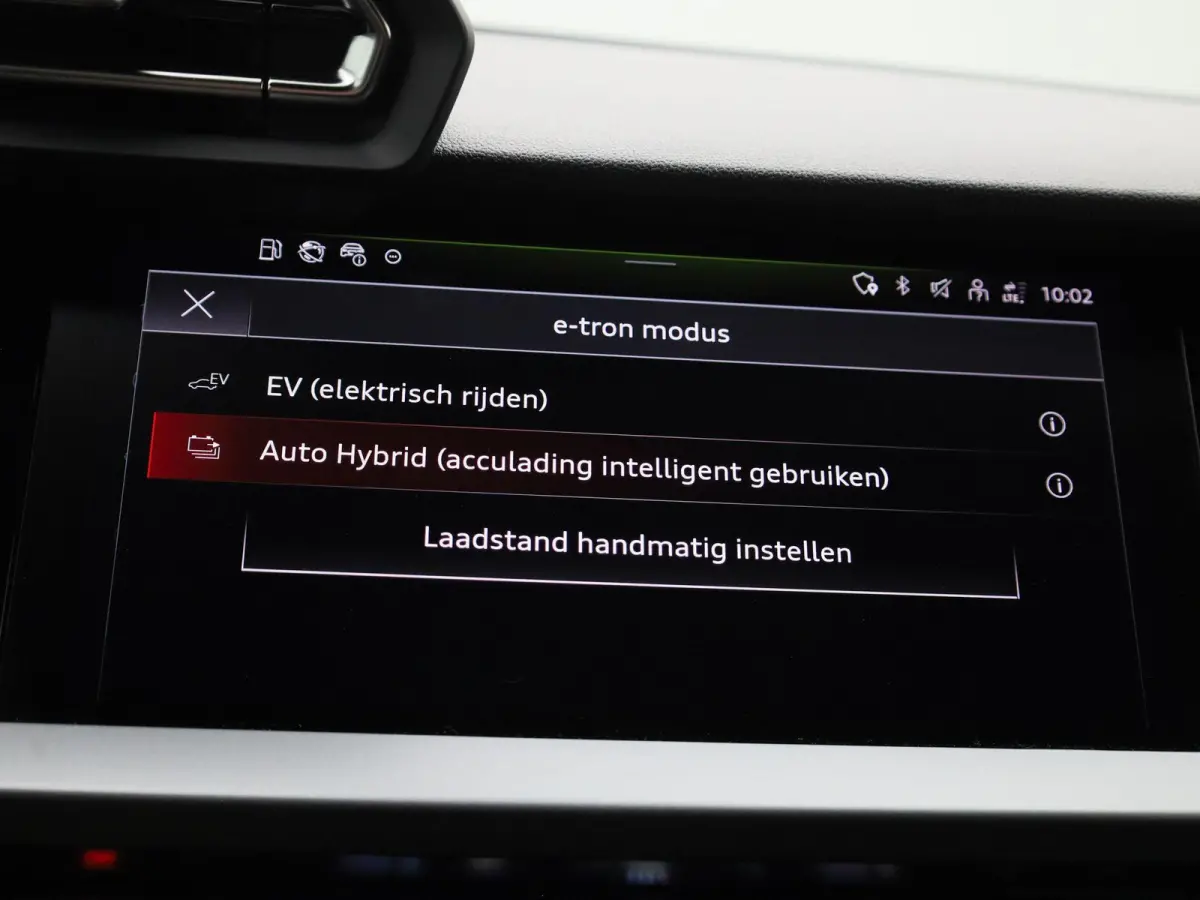 40 TFSI e Advanced edition 204 PK l Adaptive cruise control l Climate control l Achteruitrijcamera l Navigatie l LED-koplampen l Trekhaak l Elektr. instel. bestuurd.stoel l Stoelverwarming