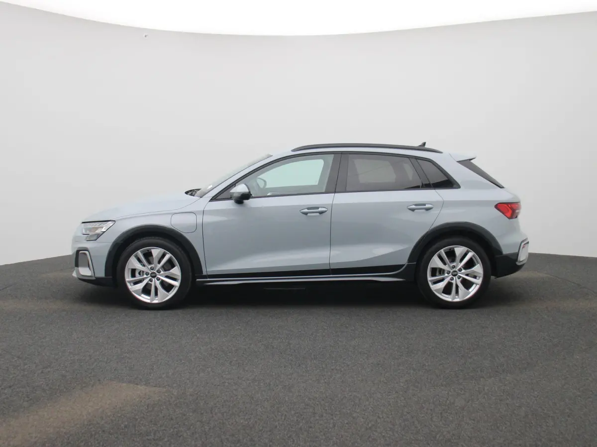 40 TFSI e Advanced edition 204 PK l Adaptive cruise control l Climate control l Achteruitrijcamera l Navigatie l LED-koplampen l Trekhaak l Elektr. instel. bestuurd.stoel l Stoelverwarming