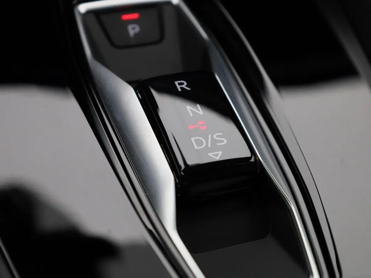 40 TFSI e Advanced edition 204 PK l Adaptive cruise control l Climate control l Achteruitrijcamera l Navigatie l LED-koplampen l Trekhaak l Elektr. instel. bestuurd.stoel l Stoelverwarming
