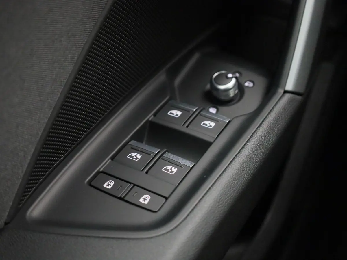 40 TFSI e Advanced edition 204 PK l Adaptive cruise control l Climate control l Achteruitrijcamera l Navigatie l LED-koplampen l Trekhaak l Elektr. instel. bestuurd.stoel l Stoelverwarming