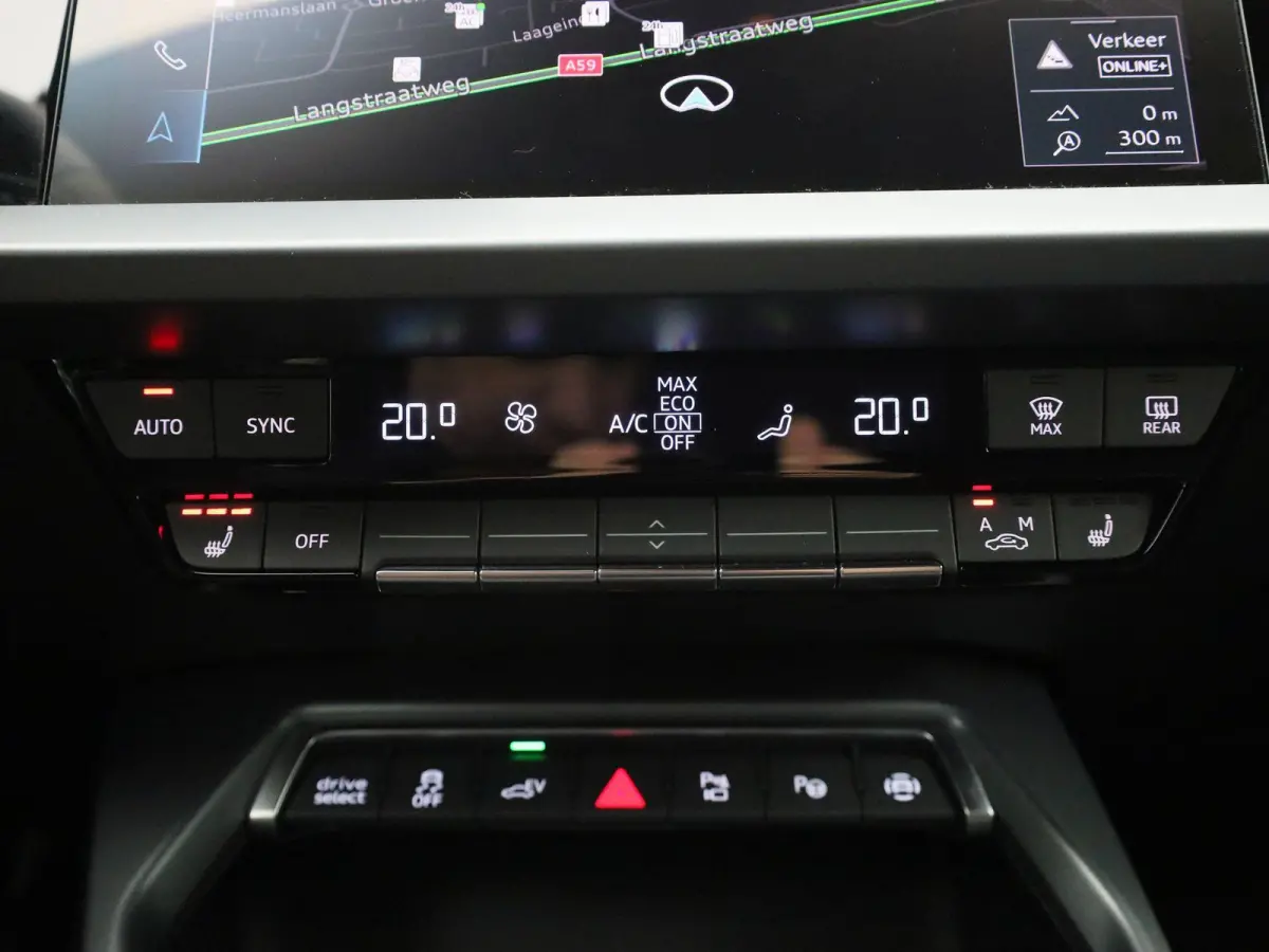 40 TFSI e Advanced edition 204 PK l Adaptive cruise control l Climate control l Achteruitrijcamera l Navigatie l LED-koplampen l Trekhaak l Elektr. instel. bestuurd.stoel l Stoelverwarming
