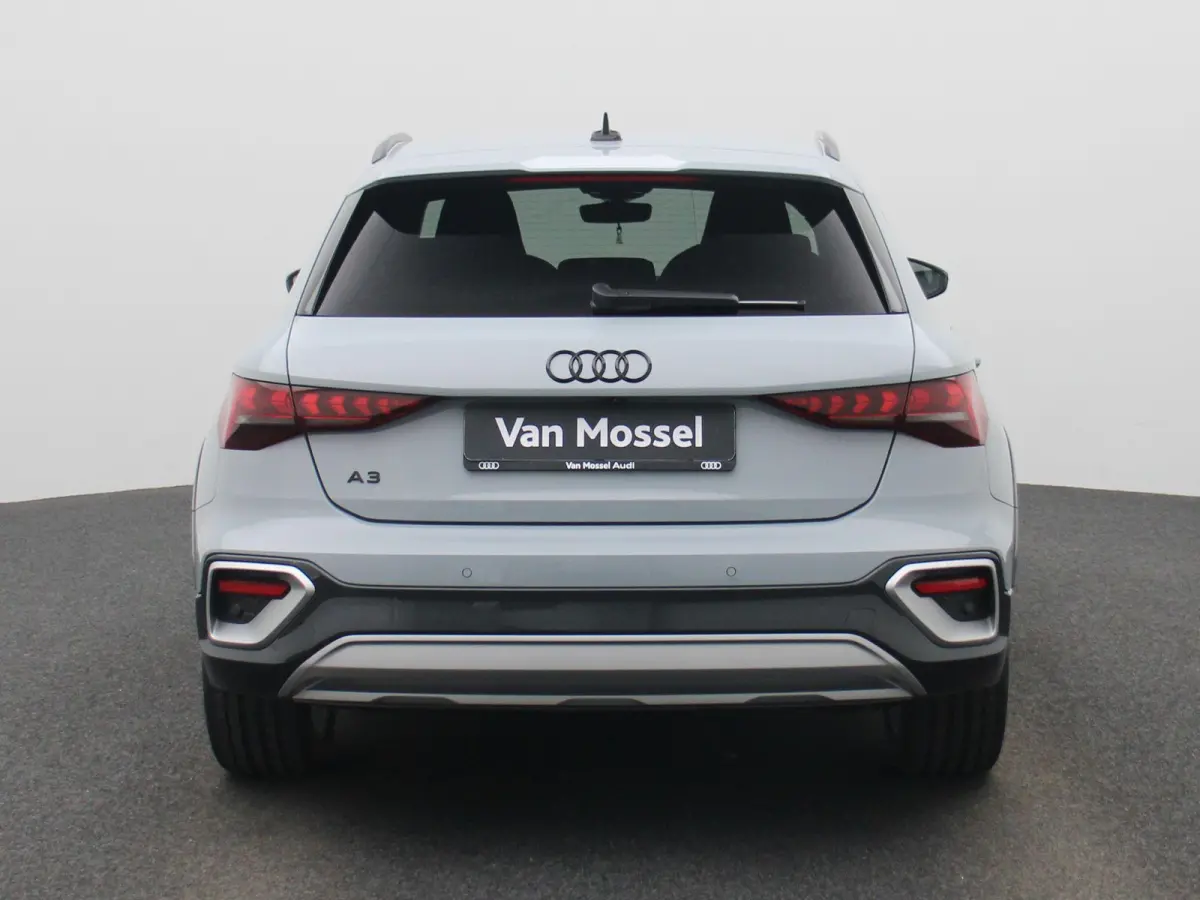 40 TFSI e Advanced edition 204 PK l Adaptive cruise control l Climate control l Achteruitrijcamera l Navigatie l LED-koplampen l Trekhaak l Elektr. instel. bestuurd.stoel l Stoelverwarming