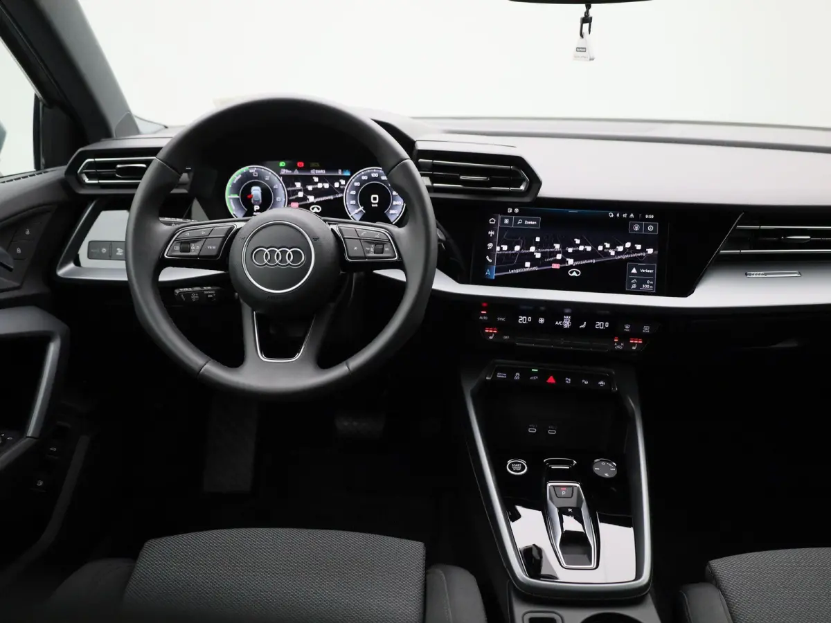 40 TFSI e Advanced edition 204 PK l Adaptive cruise control l Climate control l Achteruitrijcamera l Navigatie l LED-koplampen l Trekhaak l Elektr. instel. bestuurd.stoel l Stoelverwarming