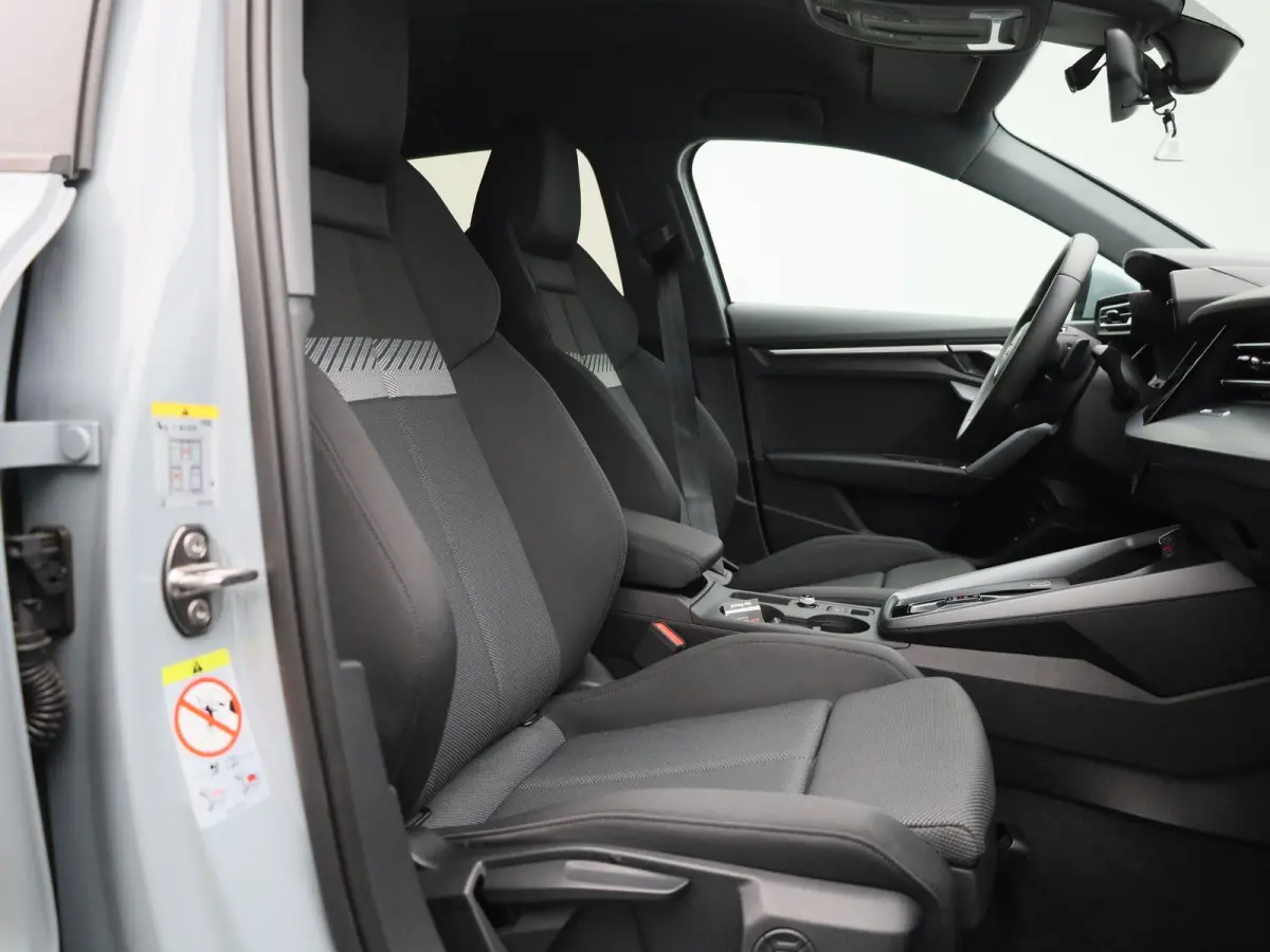 40 TFSI e Advanced edition 204 PK l Adaptive cruise control l Climate control l Achteruitrijcamera l Navigatie l LED-koplampen l Trekhaak l Elektr. instel. bestuurd.stoel l Stoelverwarming
