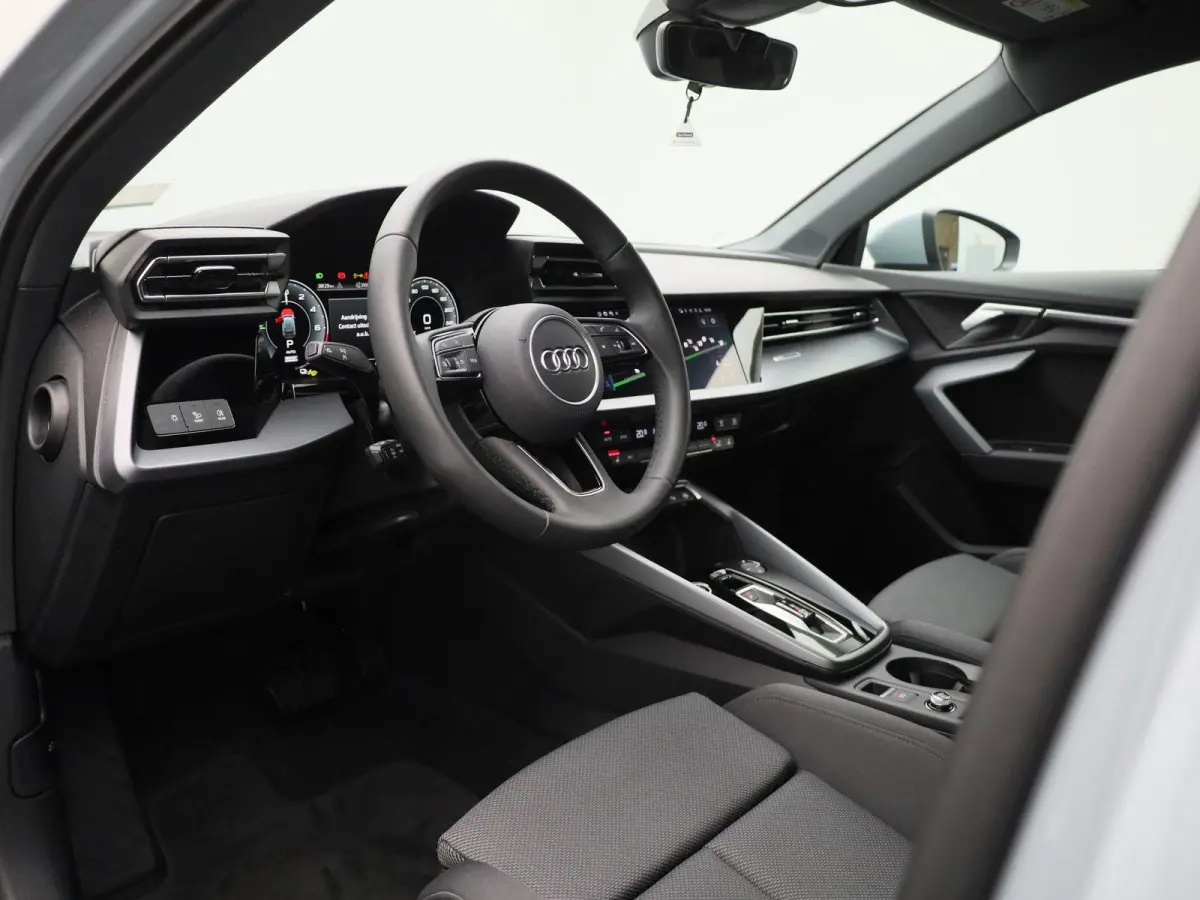 40 TFSI e Advanced edition 204 PK l Adaptive cruise control l Climate control l Achteruitrijcamera l Navigatie l LED-koplampen l Trekhaak l Elektr. instel. bestuurd.stoel l Stoelverwarming