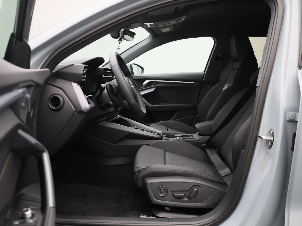 40 TFSI e Advanced edition 204 PK l Adaptive cruise control l Climate control l Achteruitrijcamera l Navigatie l LED-koplampen l Trekhaak l Elektr. instel. bestuurd.stoel l Stoelverwarming