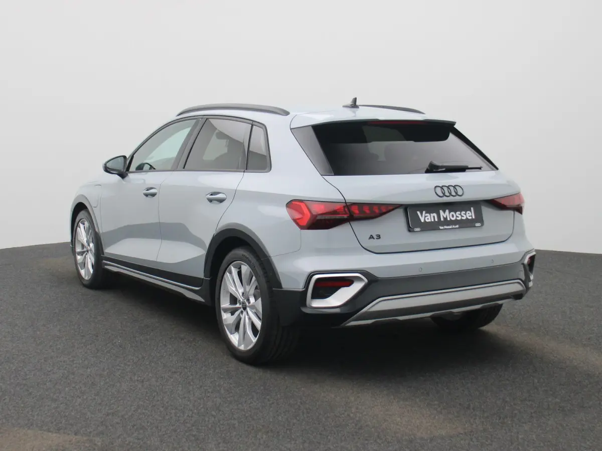 40 TFSI e Advanced edition 204 PK l Adaptive cruise control l Climate control l Achteruitrijcamera l Navigatie l LED-koplampen l Trekhaak l Elektr. instel. bestuurd.stoel l Stoelverwarming