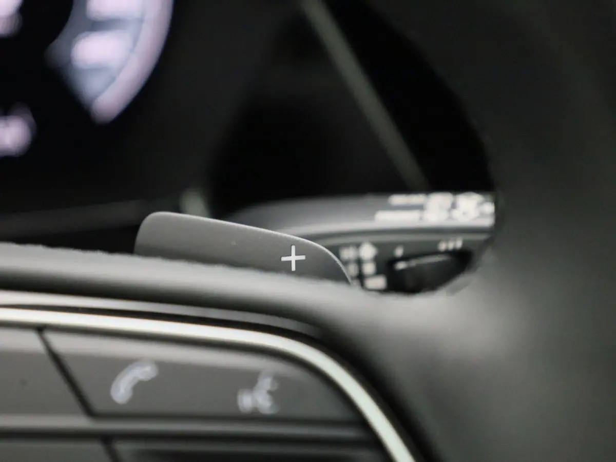 40 TFSI e Advanced edition 204 PK l Adaptive cruise control l Climate control l Achteruitrijcamera l Navigatie l LED-koplampen l Trekhaak l Elektr. instel. bestuurd.stoel l Stoelverwarming