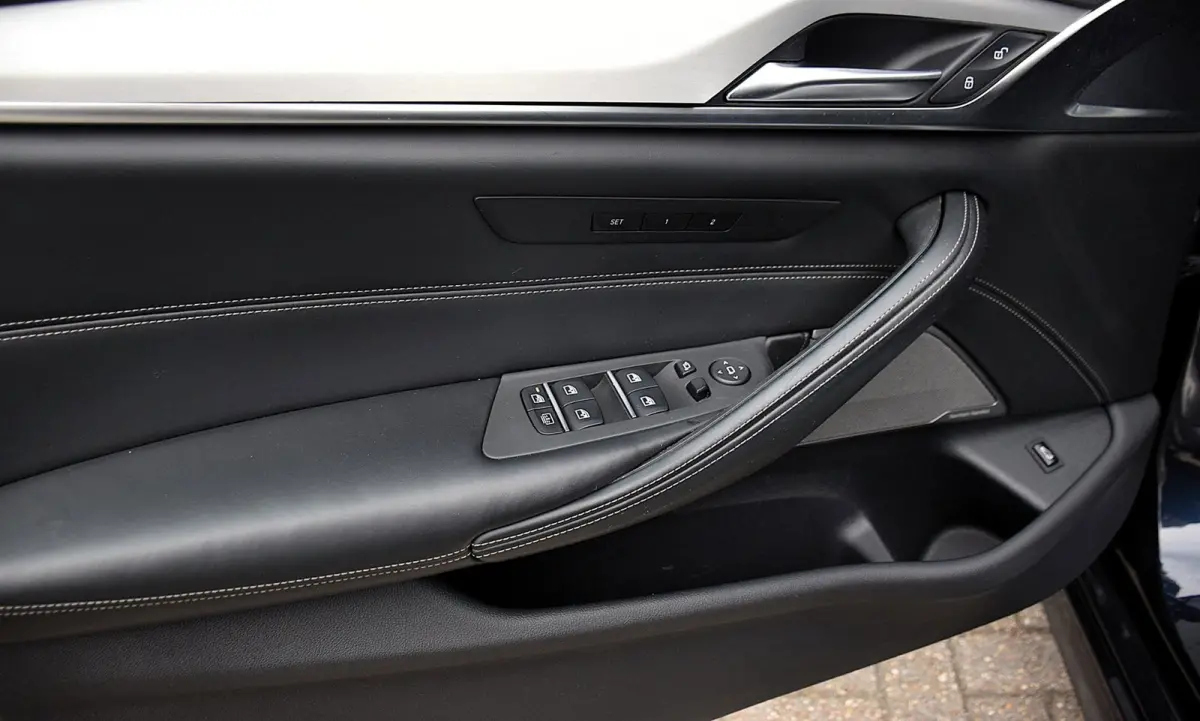520i Corporate Lease High Executive*2e eigenaar*112Dkm*NAP*Dak*H&K*