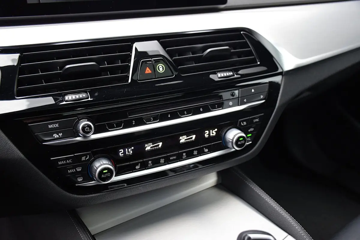 520i Corporate Lease High Executive*2e eigenaar*112Dkm*NAP*Dak*H&K*