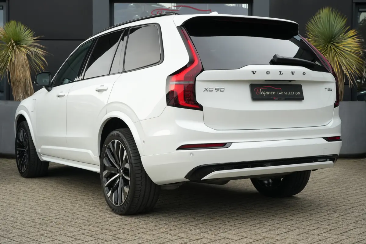 2.0 T8 Plug-in Hybrid AWD Plus Dark | 455 PK | Panoramadak | Bowers & Wilkins | Luchtvering | 360° camera Volvo XC90 2.0 T8 Plug-in Hybrid AWD Plus Dark met 2.0 viercilinder plug-in hybride