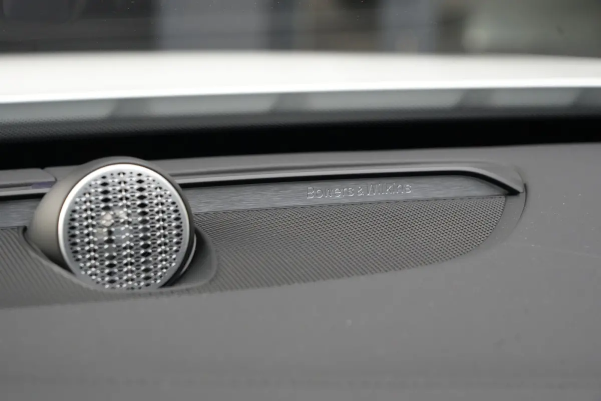 2.0 T8 Plug-in Hybrid AWD Plus Dark | 455 PK | Panoramadak | Bowers & Wilkins | Luchtvering | 360° camera Volvo XC90 2.0 T8 Plug-in Hybrid AWD Plus Dark met 2.0 viercilinder plug-in hybride