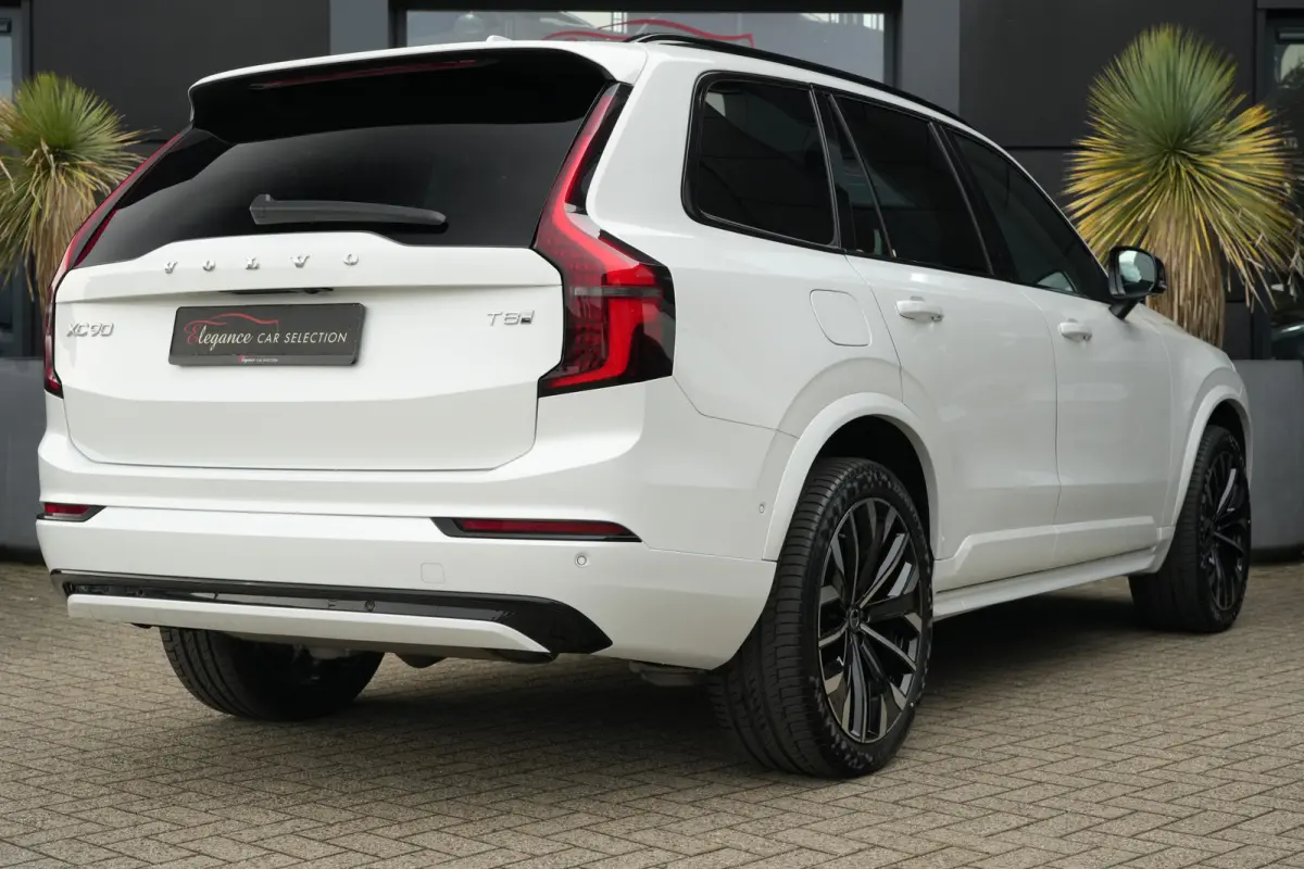 2.0 T8 Plug-in Hybrid AWD Plus Dark | 455 PK | Panoramadak | Bowers & Wilkins | Luchtvering | 360° camera Volvo XC90 2.0 T8 Plug-in Hybrid AWD Plus Dark met 2.0 viercilinder plug-in hybride