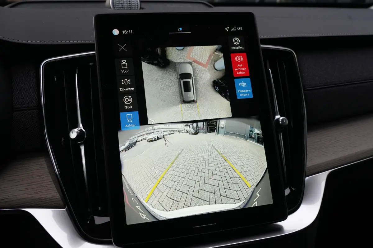 2.0 T8 Plug-in Hybrid AWD Plus Dark | 455 PK | Panoramadak | Bowers & Wilkins | Luchtvering | 360° camera Volvo XC90 2.0 T8 Plug-in Hybrid AWD Plus Dark met 2.0 viercilinder plug-in hybride