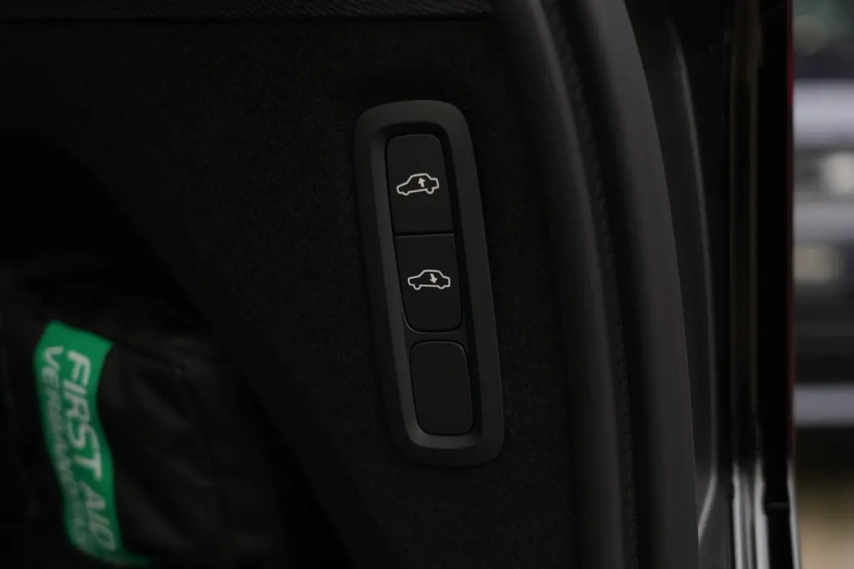 2.0 T8 Plug-in Hybrid AWD Plus Dark | 455 PK | Panoramadak | Bowers & Wilkins | Luchtvering | 360° camera Volvo XC90 2.0 T8 Plug-in Hybrid AWD Plus Dark met 2.0 viercilinder plug-in hybride
