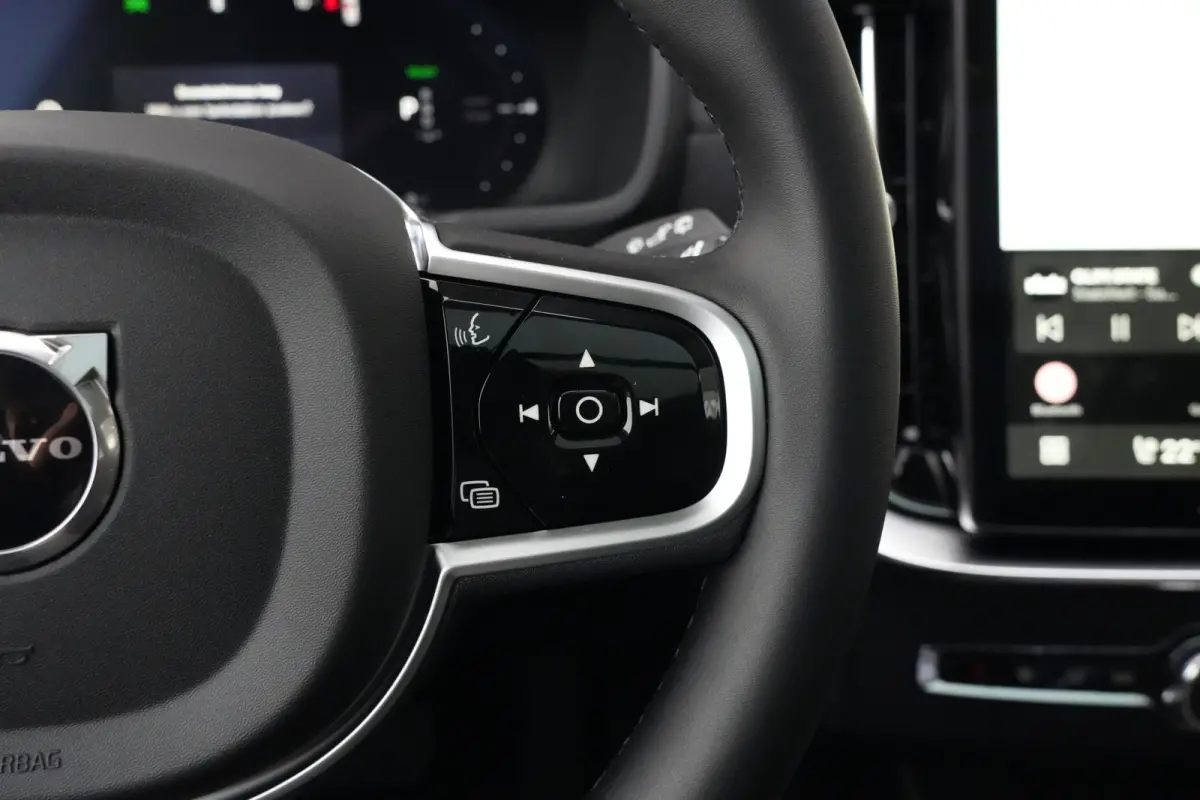 2.0 T8 Plug-in Hybrid AWD Plus Dark | 455 PK | Panoramadak | Bowers & Wilkins | Luchtvering | 360° camera Volvo XC90 2.0 T8 Plug-in Hybrid AWD Plus Dark met 2.0 viercilinder plug-in hybride