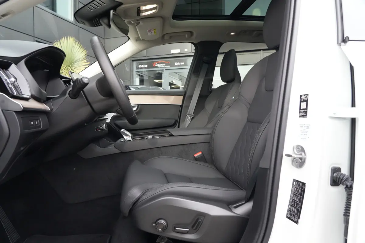 2.0 T8 Plug-in Hybrid AWD Plus Dark | 455 PK | Panoramadak | Bowers & Wilkins | Luchtvering | 360° camera Volvo XC90 2.0 T8 Plug-in Hybrid AWD Plus Dark met 2.0 viercilinder plug-in hybride