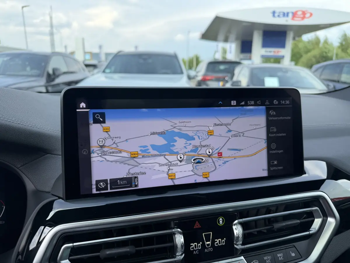 High Executive 80 kWh M Sport Panoramadak ACC Leder Keyless Entry Carplay Achteruitrijcamera BMW Live Dashboard Professional Stuurwielverwarming