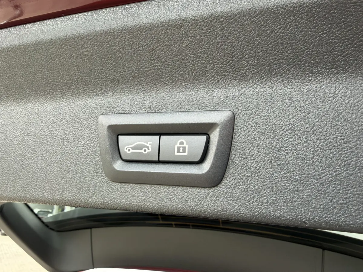 High Executive 80 kWh M Sport Panoramadak ACC Leder Keyless Entry Carplay Achteruitrijcamera BMW Live Dashboard Professional Stuurwielverwarming