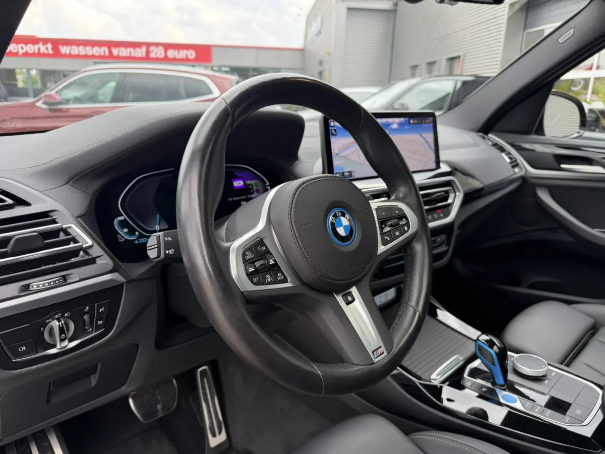 High Executive 80 kWh M Sport Panoramadak ACC Leder Keyless Entry Carplay Achteruitrijcamera BMW Live Dashboard Professional Stuurwielverwarming