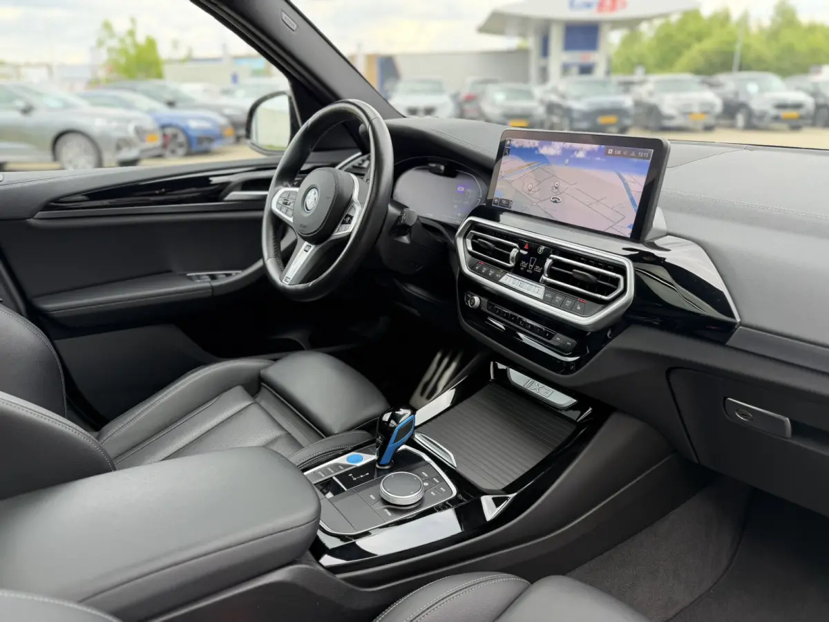 High Executive 80 kWh M Sport Panoramadak ACC Leder Keyless Entry Carplay Achteruitrijcamera BMW Live Dashboard Professional Stuurwielverwarming