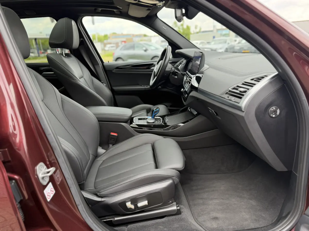 High Executive 80 kWh M Sport Panoramadak ACC Leder Keyless Entry Carplay Achteruitrijcamera BMW Live Dashboard Professional Stuurwielverwarming